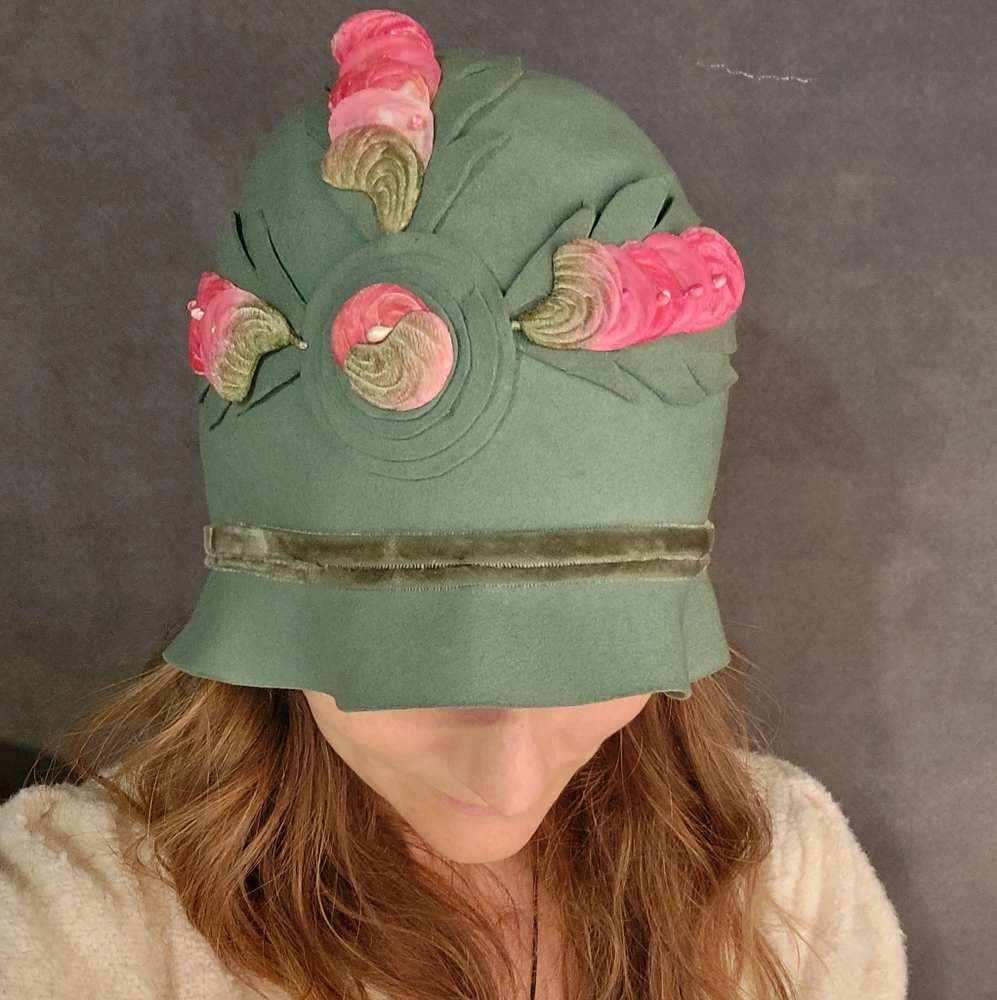 Stunning early 1900's cloche hat